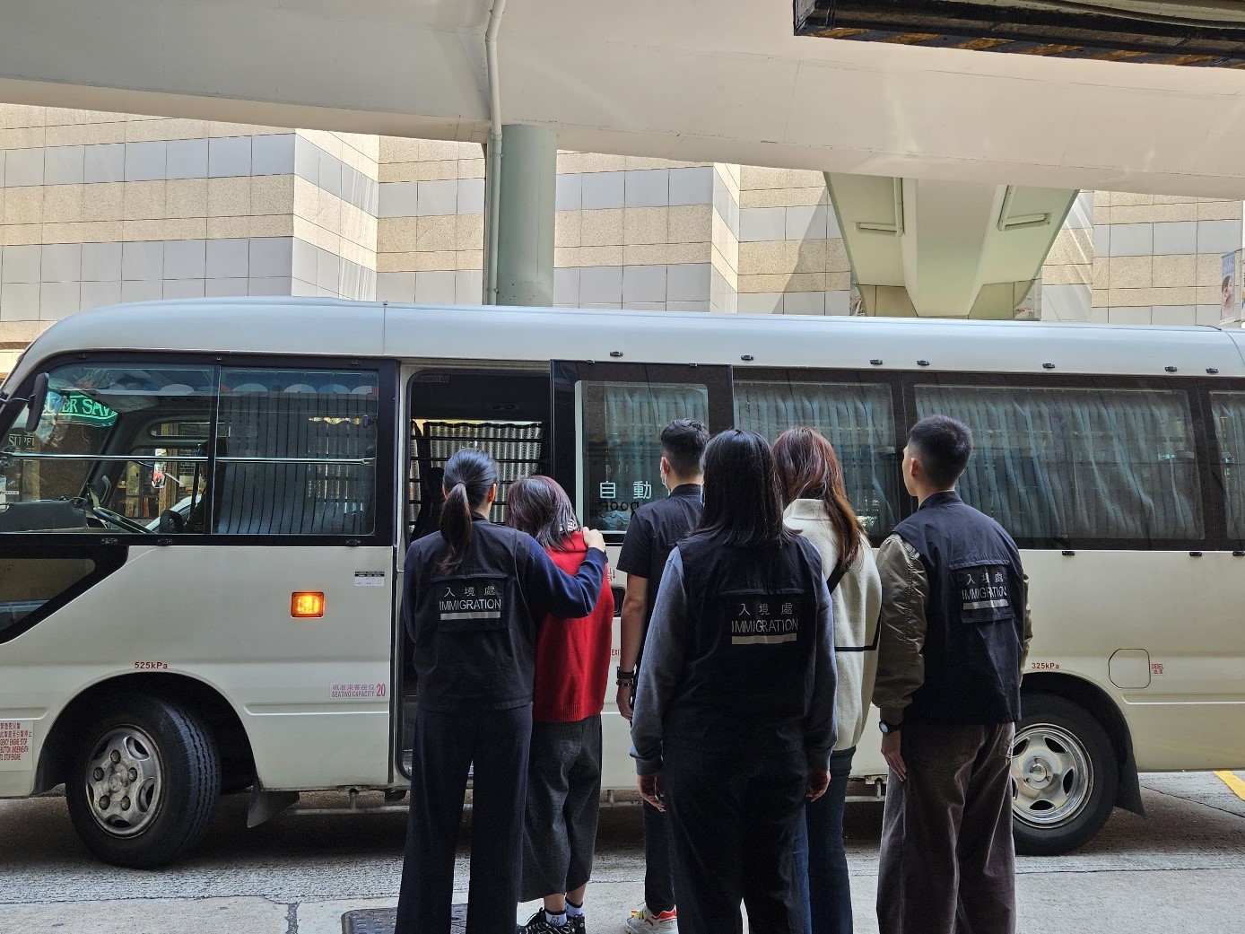 图示在行动中被捕人士