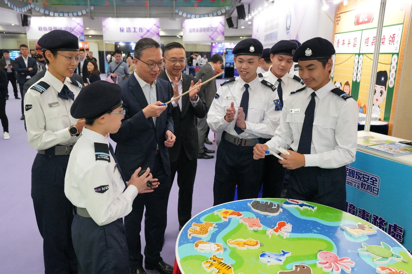 Photo shows the Secretary for Justice, Mr Paul Lam, SC (third left), accompanied by the Director of Immigration, Mr Kwok Joon-fung, Benson (fourth right), visiting an exhibition booth