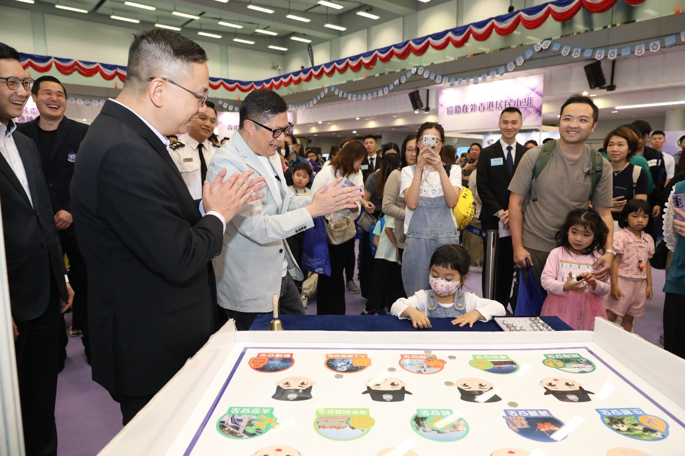 Photo shows the Secretary for Security, Mr Tang Ping-keung (fifth left), visiting an exhibition booth and interacting with the public