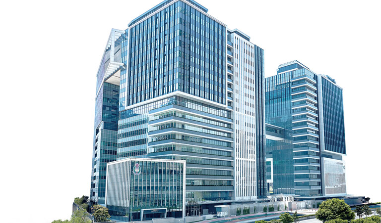 Located at Tseung Kwan O, the New Immigration Headquarters comprises the Administration Tower and Enforcement Tower. The new headquarters features facilities such as a marriage hall and self-service kiosks to provide more efficient
and higher quality services.